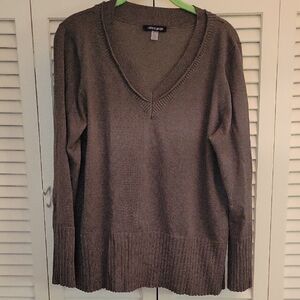 Cable & Gauge Women's V-Neck Sweater - Dark Green